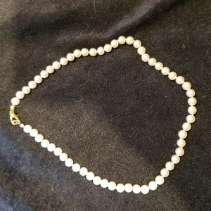 Artificial pearl necklace